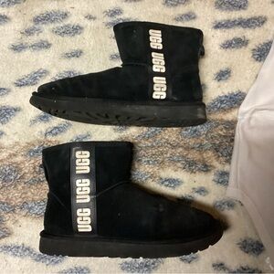 UGG WOMENS BLACK BOOTS.